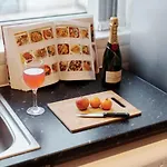 Сasa de vacaciones New! 3br - Free Parking, Wifi & Serviced Workspace - Sleeps 5 - Contractors & Relocations - Weekly & Monthly Rates Leeds (West Yorkshire)