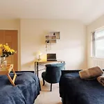 Сasa de vacaciones New! 3br - Free Parking, Wifi & Serviced Workspace - Sleeps 5 - Contractors & Relocations - Weekly & Monthly Rates Leeds (West Yorkshire)