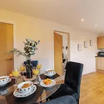Сasa de vacaciones New! 3br - Free Parking, Wifi & Serviced Workspace - Sleeps 5 - Contractors & Relocations - Weekly & Monthly Rates Leeds (West Yorkshire)