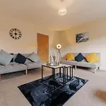 New! 3br - Free Parking, Wifi & Serviced Workspace - Sleeps 5 - Contractors & Relocations - Weekly & Monthly Rates Leeds (West Yorkshire)