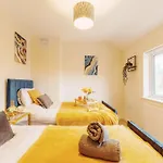 Сasa de vacaciones New! 3br - Free Parking, Wifi & Serviced Workspace - Sleeps 5 - Contractors & Relocations - Weekly & Monthly Rates Leeds (West Yorkshire)