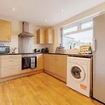 New! 3br - Free Parking, Wifi & Serviced Workspace - Sleeps 5 - Contractors & Relocations - Weekly & Monthly Rates Сasa de vacaciones Leeds (West Yorkshire)