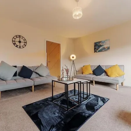 New! 3br - Free Parking, Wifi & Serviced Workspace - Sleeps 5 - Contractors & Relocations - Weekly & Monthly Rates Leeds (West Yorkshire)