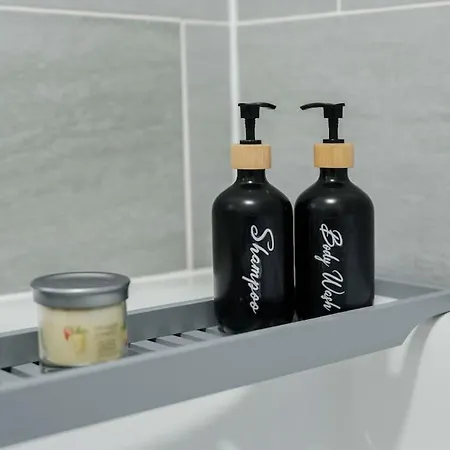 Holiday home 5 Beds - Perfect For Contractors & Families - Free Parking & Wifi *