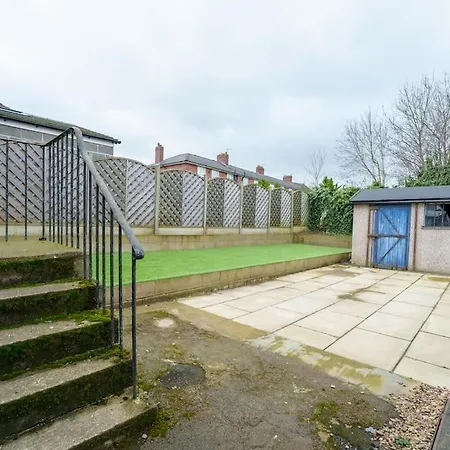 Holiday home 5 Beds - Perfect For Contractors & Families - Free Parking & Wifi Leeds (West Yorkshire)