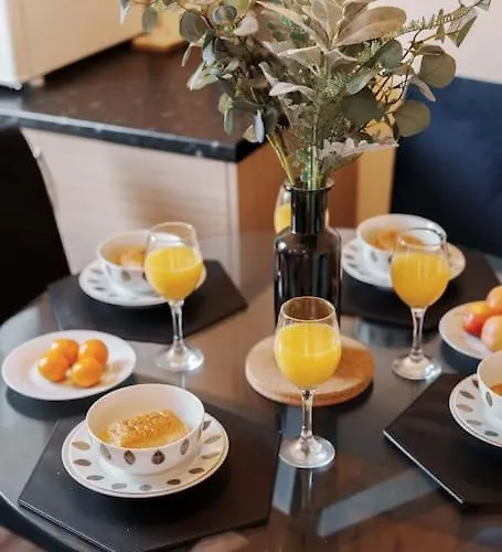 New! Central 3Br - Free Parking, Wifi & Serviced Workspace - Sleeps 5 - Contractors & Relocations - Weekly & Monthly Rates 度假居 利兹