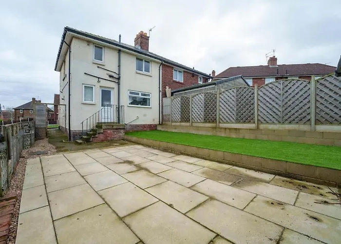 New! Central 3Br - Free Parking, Wifi & Serviced Workspace - Sleeps 5 - Contractors & Relocations - Weekly & Monthly Rates 度假居 *