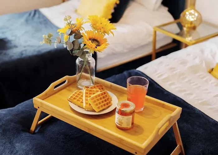 度假居 New! Central 3Br - Free Parking, Wifi & Serviced Workspace - Sleeps 5 - Contractors & Relocations - Weekly & Monthly Rates 利兹