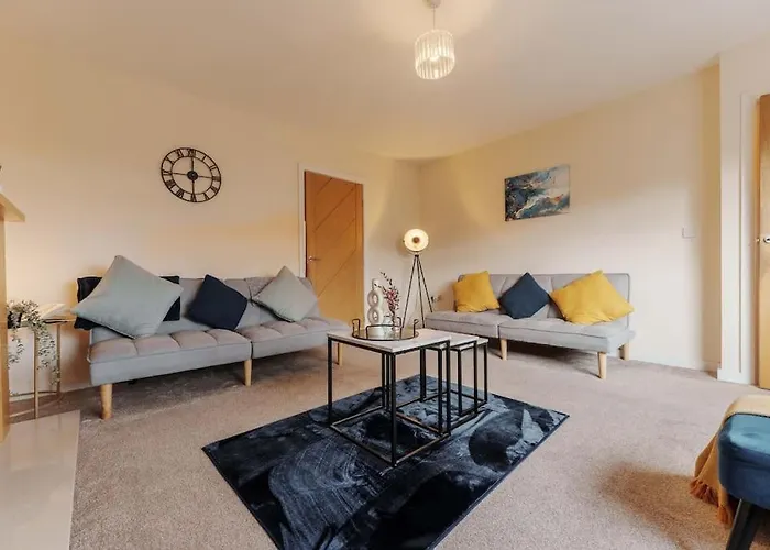 New! Central 3Br - Free Parking, Wifi & Serviced Workspace - Sleeps 5 - Contractors & Relocations - Weekly & Monthly Rates 利兹