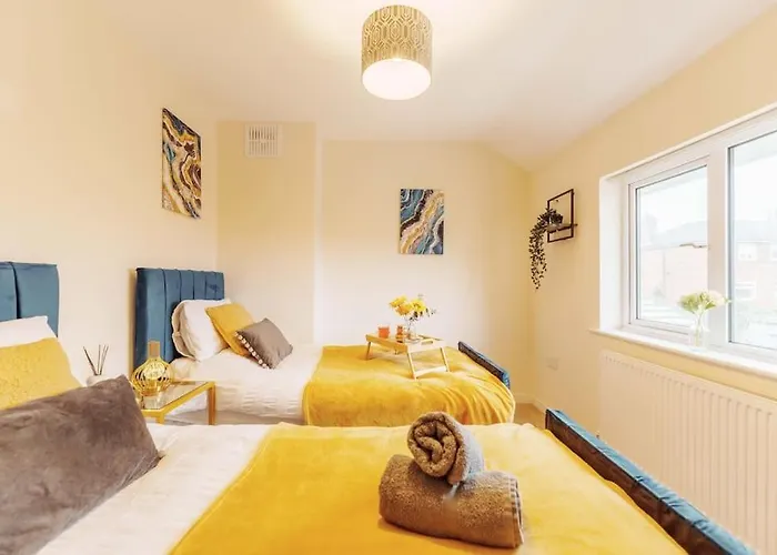 度假居 New! Central 3Br - Free Parking, Wifi & Serviced Workspace - Sleeps 5 - Contractors & Relocations - Weekly & Monthly Rates 利兹