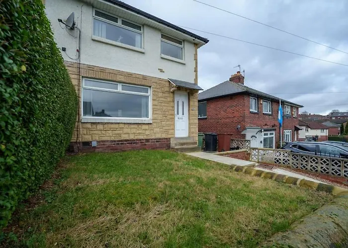 New! Central 3Br - Free Parking, Wifi & Serviced Workspace - Sleeps 5 - Contractors & Relocations - Weekly & Monthly Rates 利兹