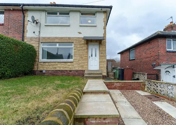 New! Central 3Br - Free Parking, Wifi & Serviced Workspace - Sleeps 5 - Contractors & Relocations - Weekly & Monthly Rates 度假居