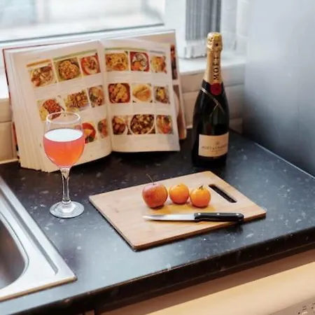 Semesterbostad 5 Beds - Perfect For Contractors & Families - Free Parking & Wifi Leeds (West Yorkshire)