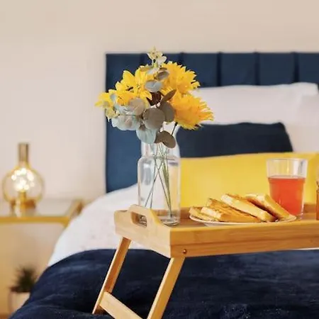 Semesterbostad 5 Beds - Perfect For Contractors & Families - Free Parking & Wifi